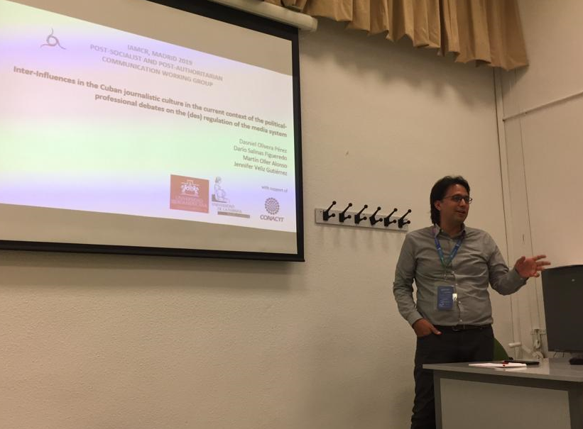 Dasniel Olivera presenting at IAMCR 2019